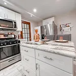 Cheerful & Modern Home W/ A Walkout Deck Area