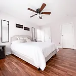 Cheerful & Modern Home W/ A Walkout Deck Area