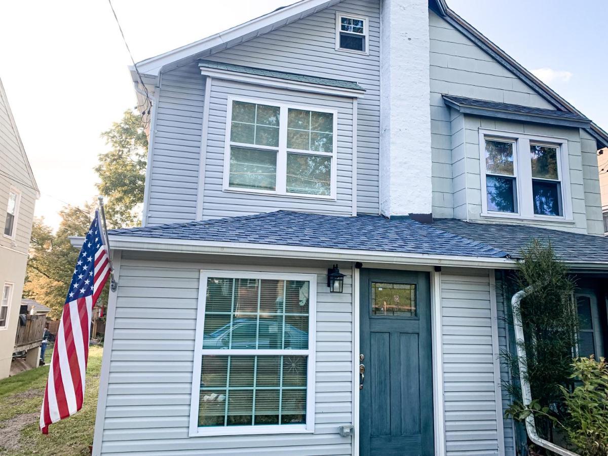 Cheerful & Modern W/ A Walkout Deck Area * Glenside