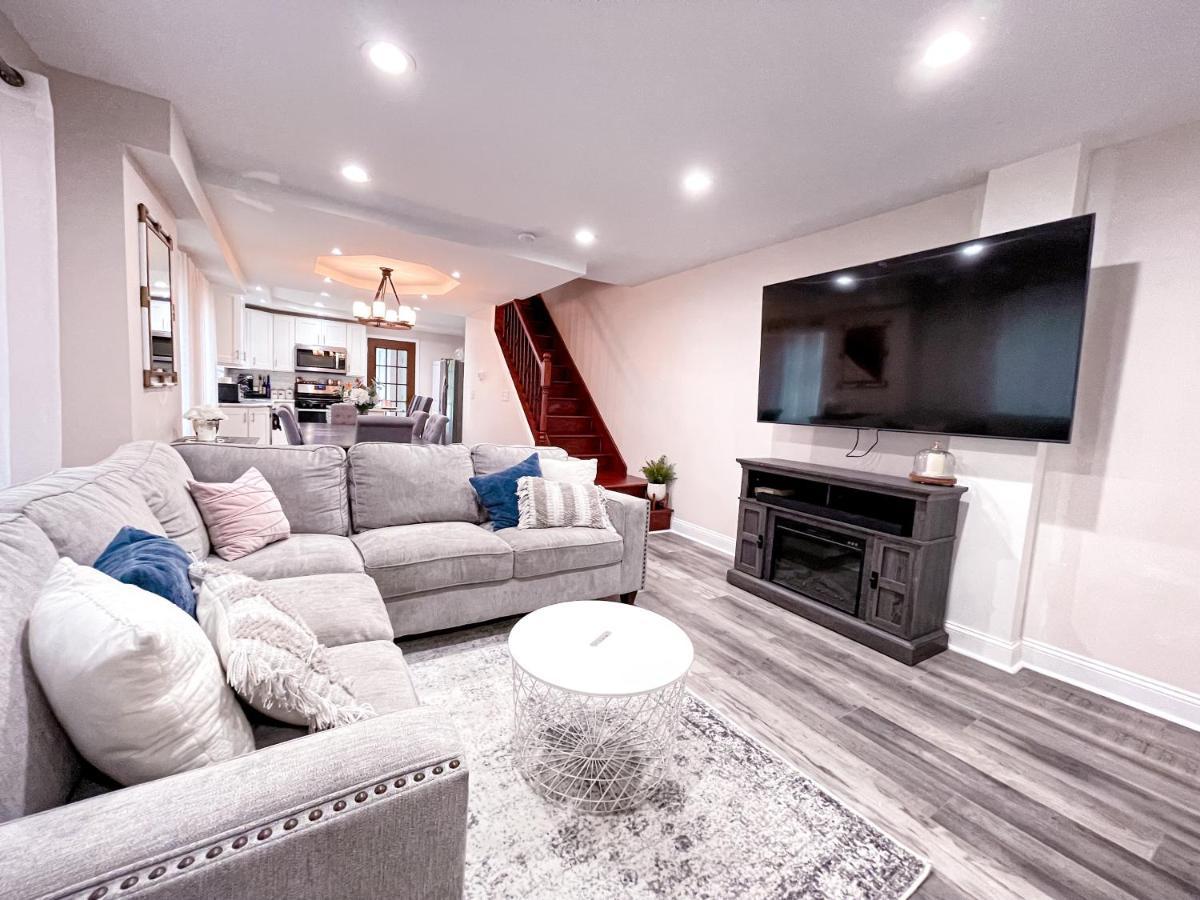 Cheerful & Modern W/ A Walkout Deck Area Casa de férias